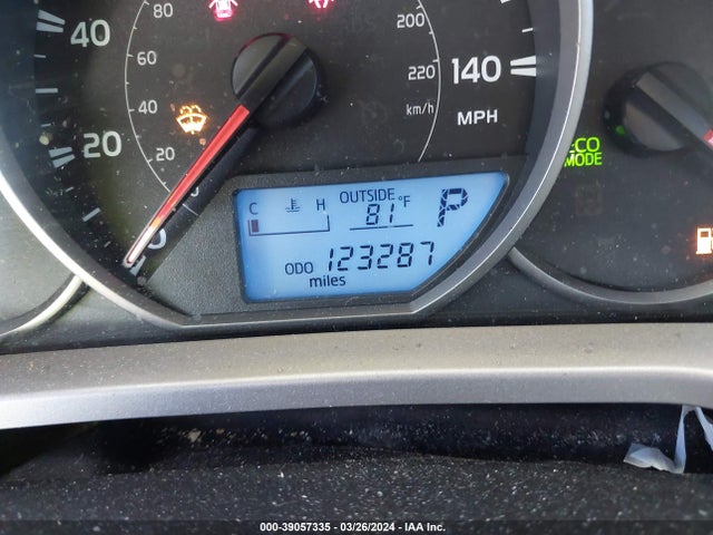 Toyota RAV4 LE 2016 JTMZFREV9GJ090395 Image 16