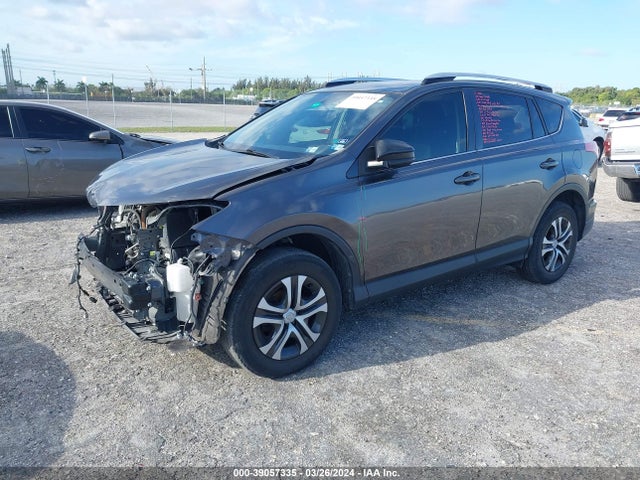 Toyota RAV4 LE 2016 JTMZFREV9GJ090395 Image 2
