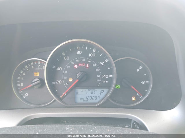 Toyota RAV4 LE 2016 JTMZFREV9GJ090395 Image 7