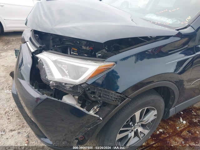 Toyota Rav4 Xle 2018 JTMWFREV8JJ740702 Image 17