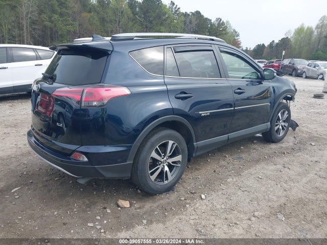 Toyota Rav4 Xle 2018 JTMWFREV8JJ740702 Image 4