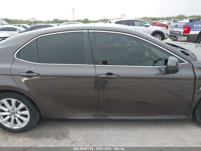 Toyota CAMRY LE 2018 JTNB11HK2J3014981 Image 13
