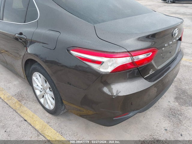 Toyota CAMRY LE 2018 JTNB11HK2J3014981 Image 18