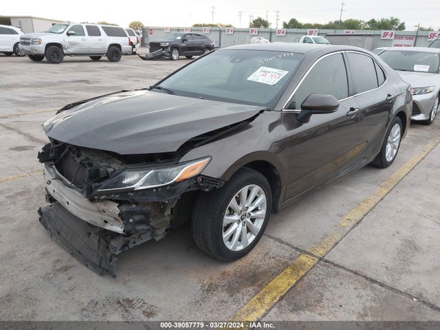 Toyota CAMRY LE 2018 JTNB11HK2J3014981 Image 2