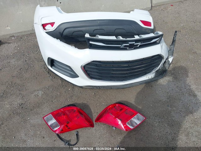 Chevrolet TRAX LS 2019 LSGCJKSBXKY008426 Image 12