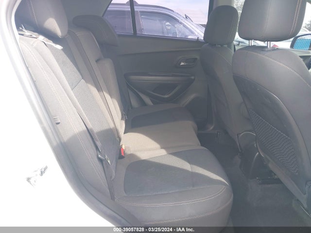 Chevrolet TRAX LS 2019 LSGCJKSBXKY008426 Image 8