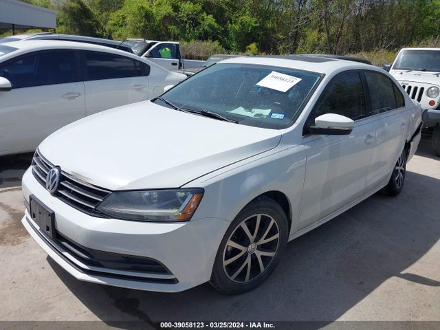 3VWDB7AJ3JM214049 Volkswagen Jetta 1.4t Se/1.4t Wolfsburg Edition