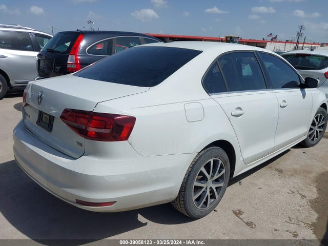 3VWDB7AJ3JM214049 Volkswagen Jetta 1.4t Se/1.4t Wolfsburg Edition