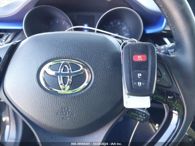 Toyota C-HR XLE 2020 JTNKHMBX9L1068181 Image 11
