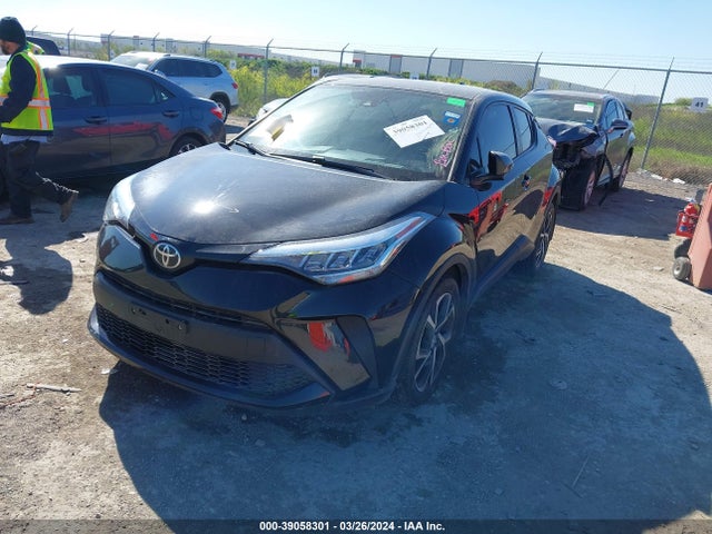 Toyota C-HR XLE 2020 JTNKHMBX9L1068181 Image 2