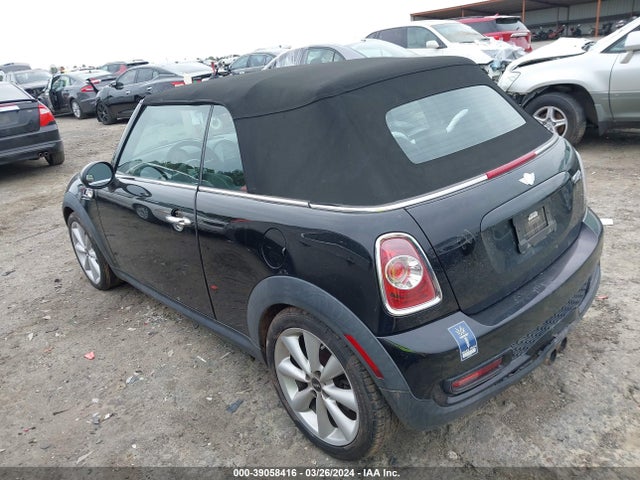 2013 MINI CONVERTIBLE WMWZP3C55DT297831 Photo 2