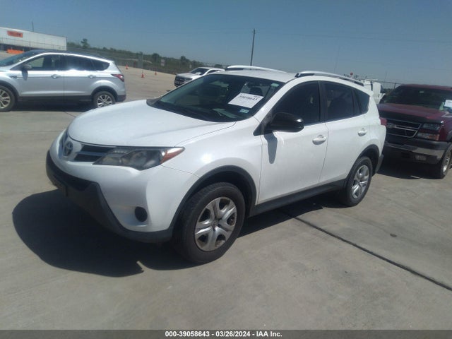 Toyota RAV4 LE 2014 JTMZFREV1EJ022606 Image 2