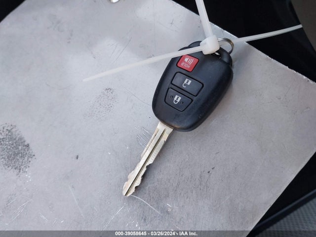 Toyota Prius C One 2015 JTDKDTB31F1577659 Image 11