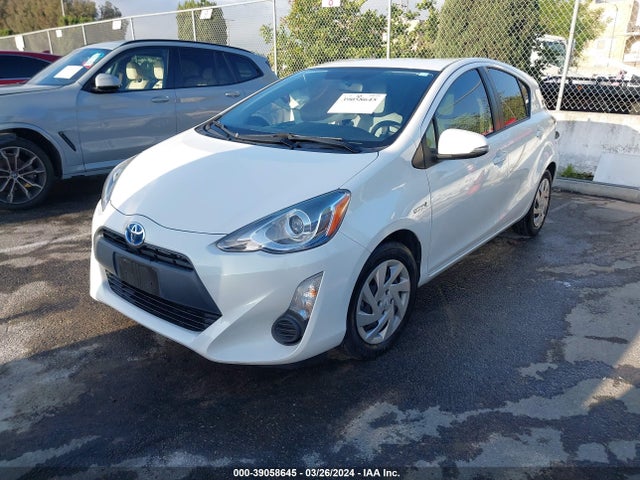 Toyota Prius C One 2015 JTDKDTB31F1577659 Image 2
