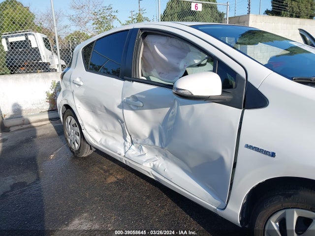 Toyota Prius C One 2015 JTDKDTB31F1577659 Image 6