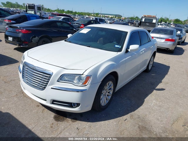 Chrysler 300 2014 2C3CCAAGXEH228956 Image 2