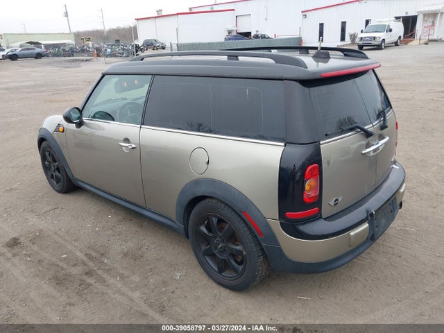 2009 MINI COOPER CLUBMAN WMWML33559TX35664 Photo 2