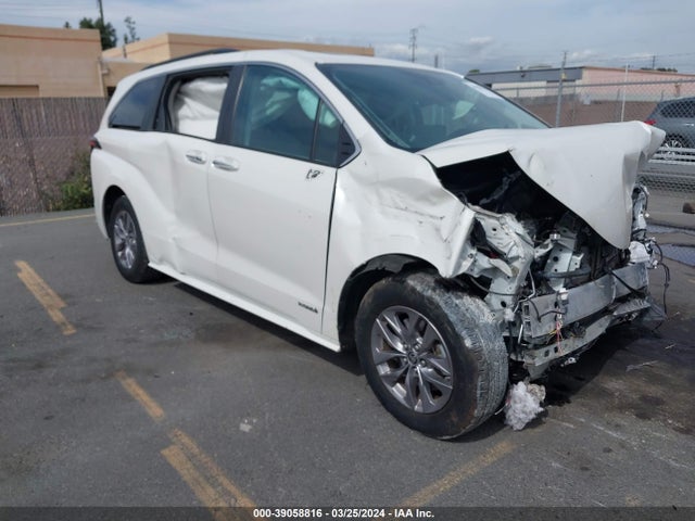 Toyota SIENNA XLE 2021 5TDYRKEC9MS026185 Image 1