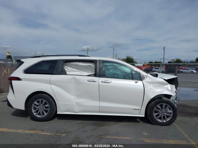 Toyota SIENNA XLE 2021 5TDYRKEC9MS026185 Image 13