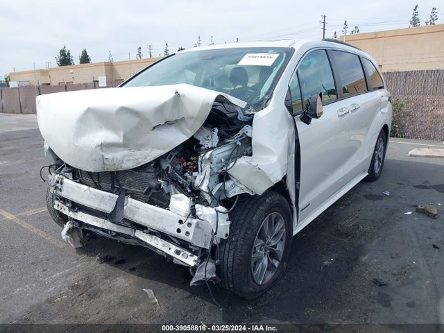 Toyota SIENNA XLE 2021 5TDYRKEC9MS026185 Image 2