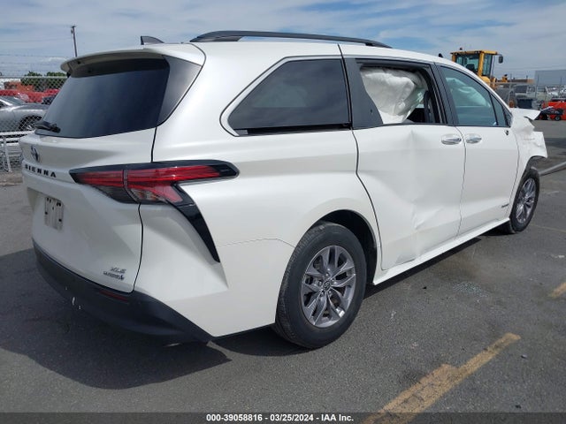 Toyota SIENNA XLE 2021 5TDYRKEC9MS026185 Image 4