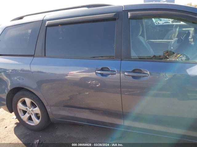 Toyota Sienna Le 8 Passenger 2015 5TDKK3DCXFS613497 Image 12