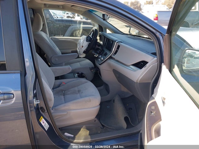 Toyota Sienna Le 8 Passenger 2015 5TDKK3DCXFS613497 Image 5