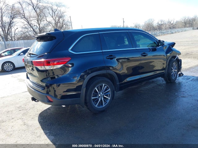 Toyota Highlander Xle 2017 5TDJZRFHXHS455927 Image 4