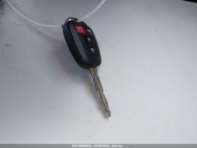Toyota COROLLA LE 2018 5YFBURHE3JP843392 Image 11