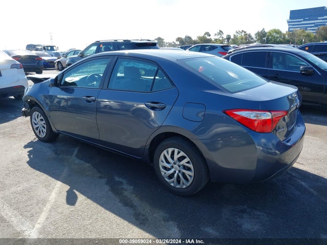Toyota COROLLA LE 2018 5YFBURHE3JP843392 Image 3