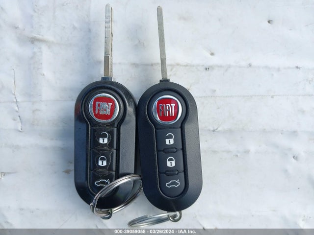 2015 FIAT 500 3C3CFFAR7FT642744 Photo 10