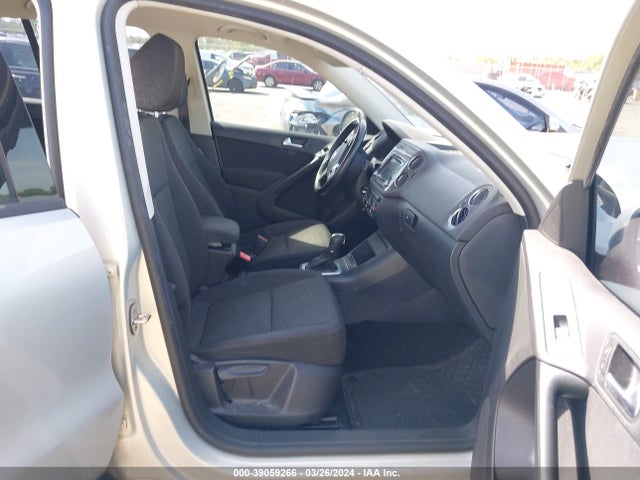 WVGAV7AX7FW596994 Volkswagen TIGUAN S