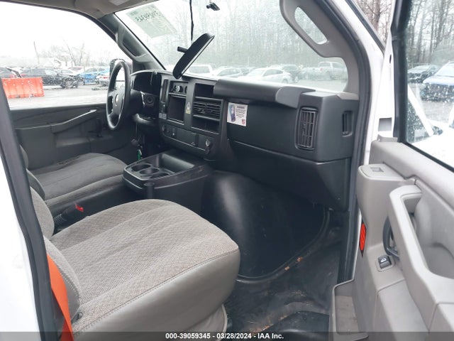 Chevrolet Express 2500 Work Van 2017 1GCWGAF1XH1316880 Image 5