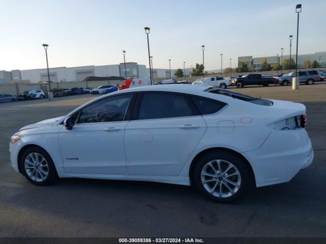 3FA6P0LU7KR223021 Ford Fusion Hybrid Se