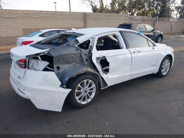 3FA6P0LU7KR223021 Ford Fusion Hybrid Se