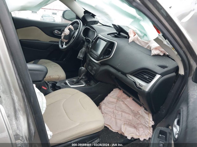 1C4PJMCB5GW241396 Jeep Cherokee Latitude