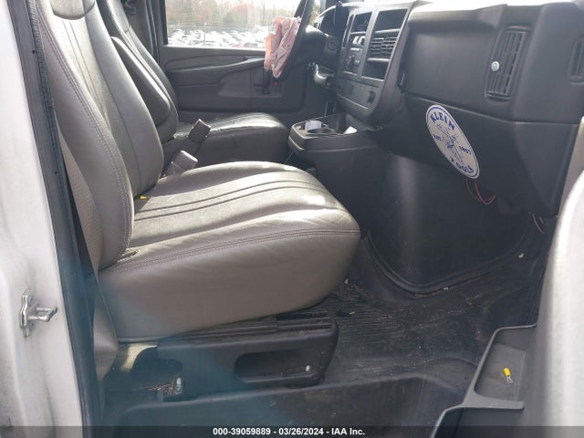 Chevrolet Express 2500 Work Van 2014 1GCWGFBA6E1205323 Image 5