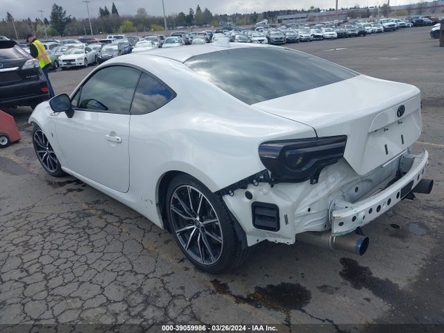 Toyota 86 2018 JF1ZNAA14J8700909 Image 3