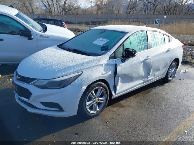 Chevrolet Cruze Lt Auto 2018 1G1BE5SMXJ7109011 Image 2