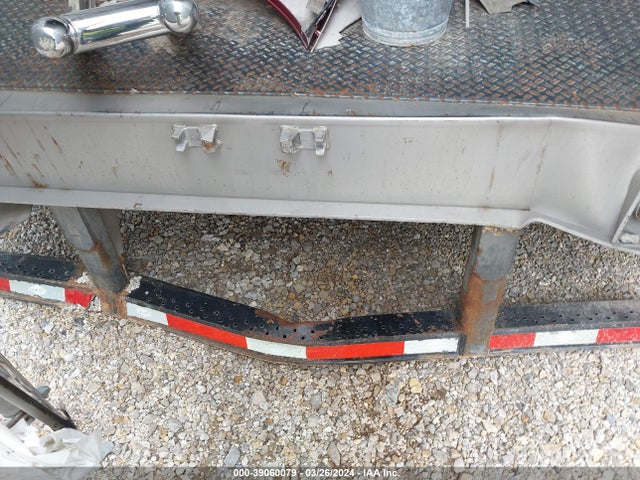 1UYVS2533J3184933 Utility Trailer Mfg Utility Trailer Manufacturer