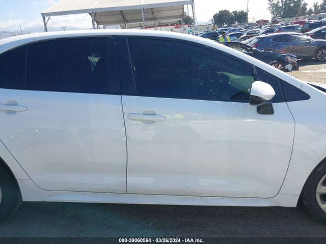 Toyota COROLLA LE 2022 JTDEPMAE8N3033773 Image 13