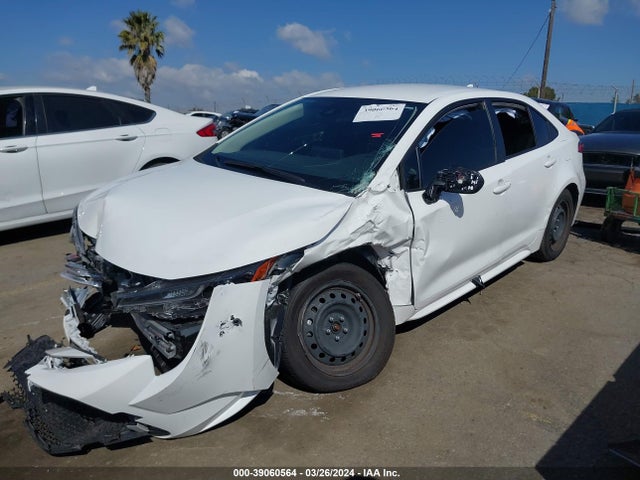 Toyota COROLLA LE 2022 JTDEPMAE8N3033773 Image 2