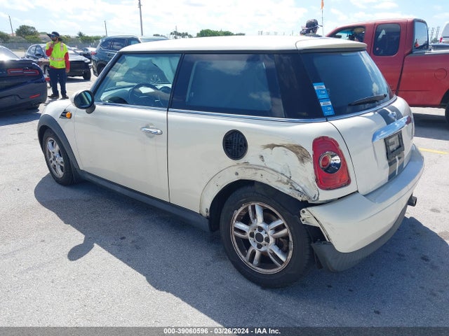 2012 MINI COOPER WMWSU3C51CT540284 Photo 2
