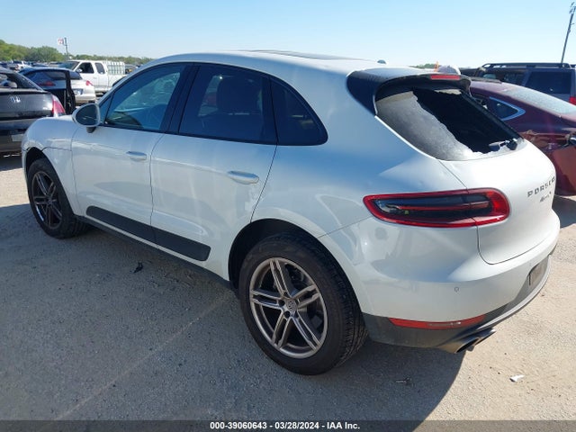 2018 PORSCHE MACAN WP1AB2A59JLB35836 Photo 2