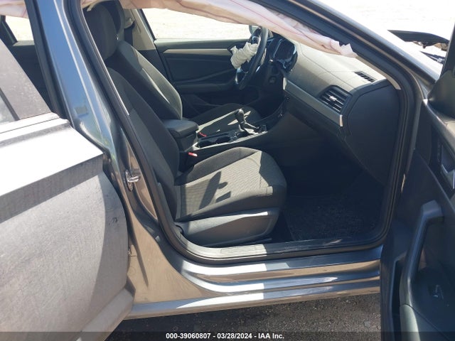 3VWN57BUXKM236880 Volkswagen Jetta 1.4t S