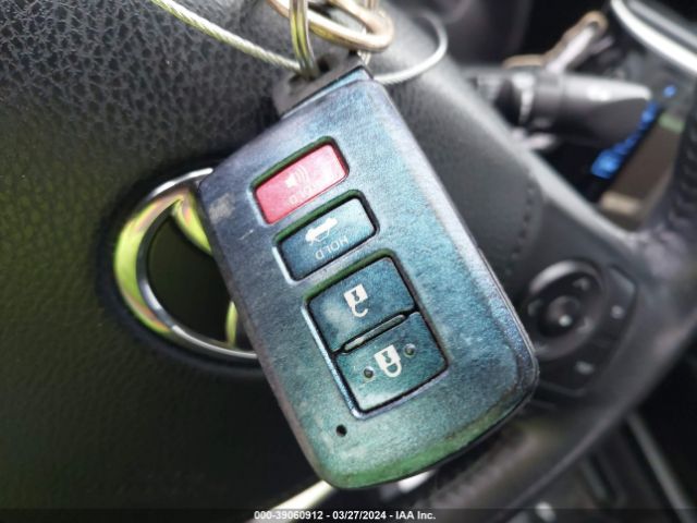 2T1BURHE8KC134703 Toyota COROLLA SE