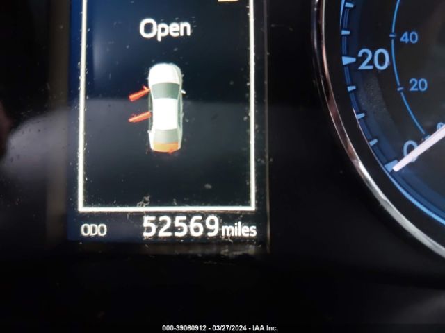 2T1BURHE8KC134703 Toyota COROLLA SE