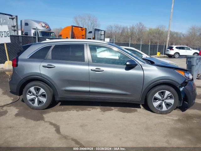 KNDCB3LC6J5123966 KIA NIRO LX