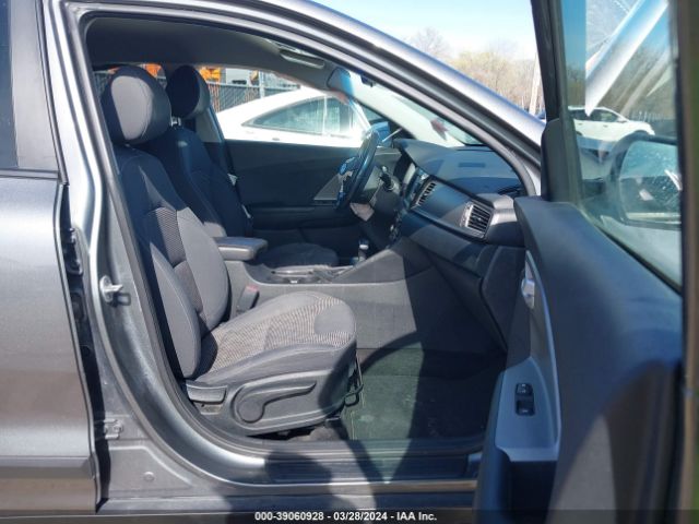 KNDCB3LC6J5123966 KIA NIRO LX