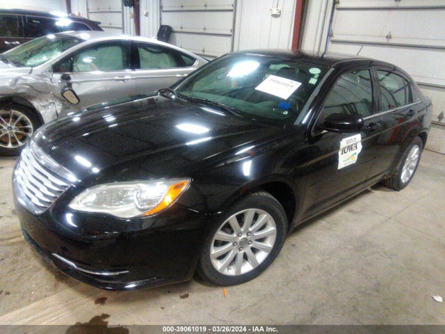 1C3CCBBG6EN183963 Chrysler 200 Touring